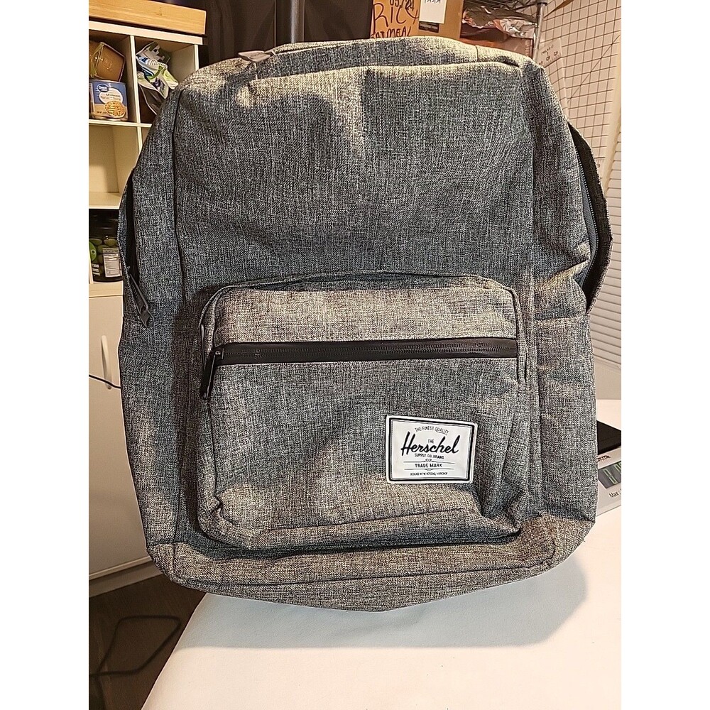 Herschel Classic Backpack Gray. Excellent Used Condition, Sturdy